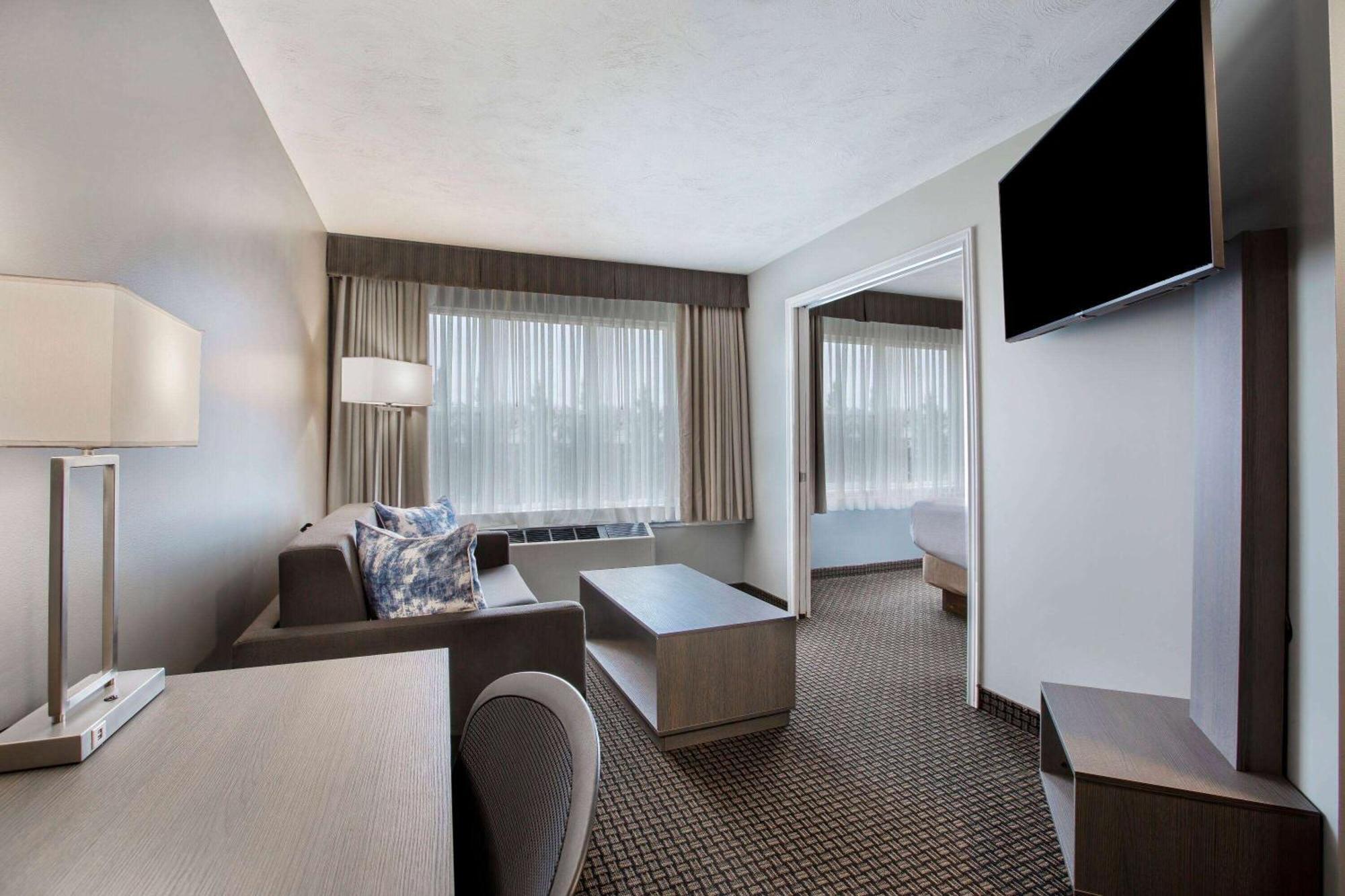 Days Inn & Suites By Wyndham Монктон Екстер'єр фото