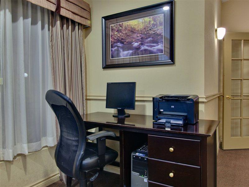 Days Inn & Suites By Wyndham Монктон Екстер'єр фото